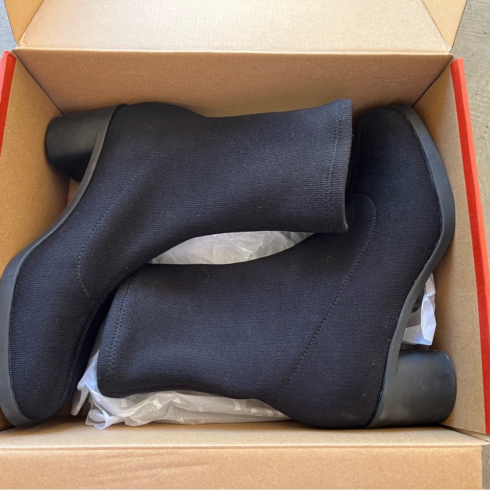 Practically New in Box Women’s Camper Black Block Heeled Boots